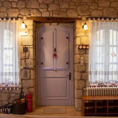 Апартаменты Marvelous Stonehouse With Backyard And Fireplace In Cesme